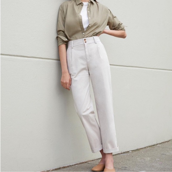 Everlane Relaxed Chino Pants in Khaki - Picture 2 of 5